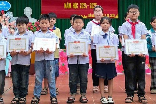 Từ 31/10, thực hiện quy định mới về khen thưởng và kỷ luật học sinh