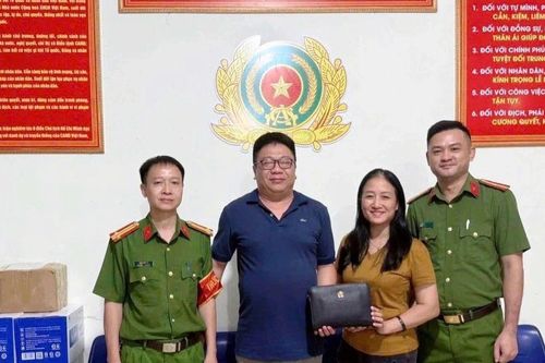 Bỏ quên chiếc túi chứa gần 400 triệu trên nóc xe ô tô của người khác, câu chuyện khó tin nhưng lại là sự thật