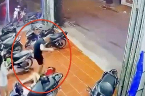 Vụ gã trai đánh bạn gái dã man trước quán bi-a ở Hà Nội: Nghi phạm bị tạm giữ, hé lộ nguyên nhân