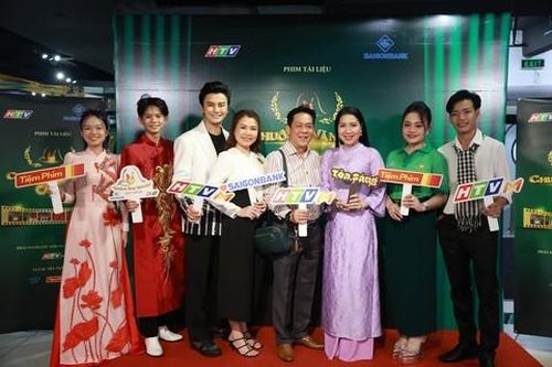 Ra mắt phim tài liệu kỷ niệm 20 năm 'Chuông vàng vọng cổ'