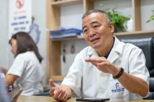 PGS Nguyễn Lân Hiếu: Nhiều lần phải đổ cốc An cung ngưu hoàng để cứu bệnh nhân