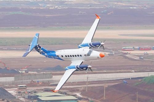 Xem Beechcraft KingAir 300 series bay hiệu chuẩn ở sân bay Long Thành