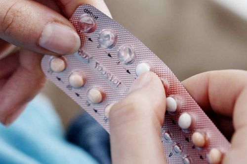 Uống thuốc tránh thai bị nổi mụn, lời khuyên của chuyên gia