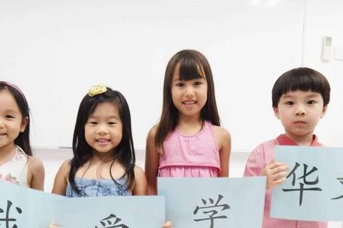 Giúp trẻ tiếp cận ngoại ngữ ngay từ 'giai đoạn vàng'phát triển ngôn ngữ