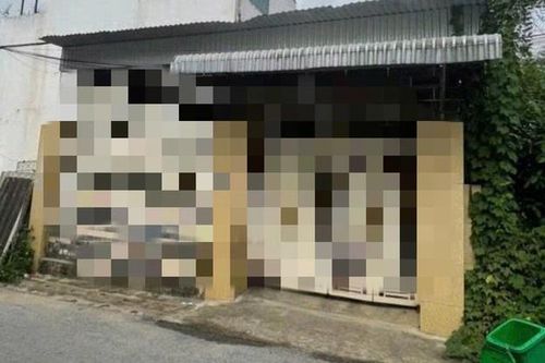 Giải cứu người đàn ông mang bình gas vào phòng ngủ khóa trái cửa