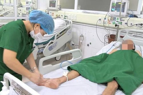 Chủ quan với chiếc răng sâu, người đàn ông cứng hàm, khó há miệng, phải nhập viện điều trị