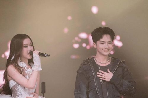 'Anh trai' Vương Bình tái hiện loạt hit, song ca ngọt lịm cùng một nữ ca sĩ