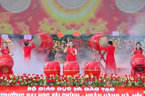 Đại học Tài chính Ngân hàng Hà Nội chào đón gần 2.400 sinh viên khóa mới