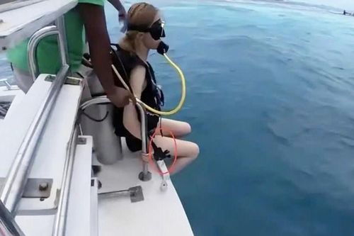Bỏ quên khách suýt chết khi lặn, khách sạn ở Maldives vẫn bắt trả tiền
