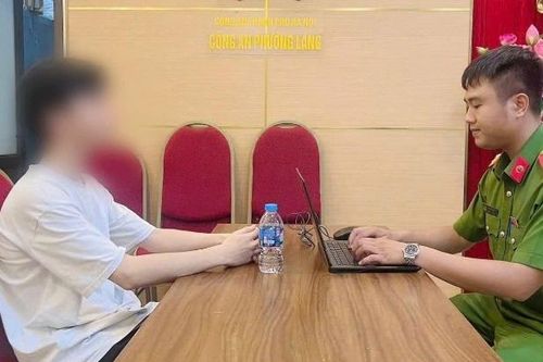 Tân sinh viên sập bẫy của 'công an giả', suýt bị bắt cóc online