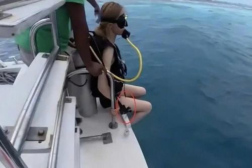 Khách Trung Quốc bị 'bỏ quên', trôi dạt 40 phút ở Maldives