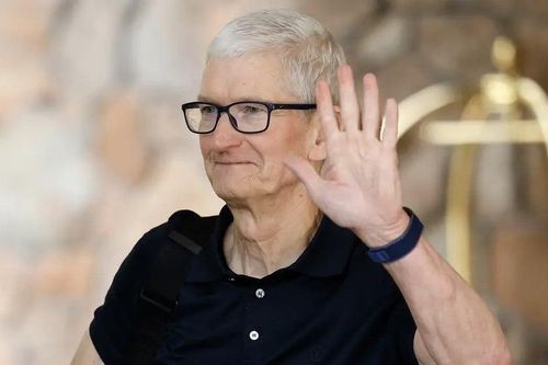 Tim Cook thoát rắc rối lớn