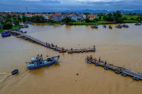 Làng biển... chạy bão