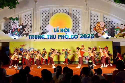 Rộn ràng lễ hội Trung thu phố cổ Hà Nội 2025