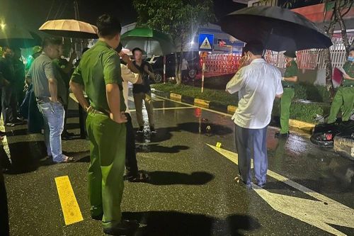 Mâu thuẫn tình ái, chồng đâm chết vợ và hai người đàn ông