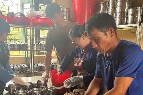 Điện Biên: Chính quyền vào cuộc sau phản ánh bữa ăn học sinh nội trú ở Mường Nhé