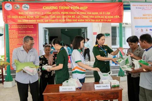 Nhiều hoạt động an sinh đến với người dân khó khăn vùng biên giới An Giang
