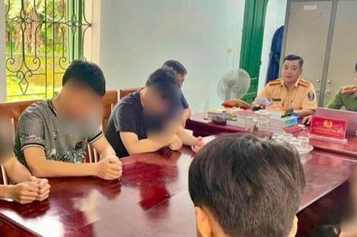 Triệu tập, xử lý nhóm thanh thiếu niên đi xe máy lạng lách đánh võng trên quốc lộ