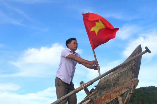 Phát huy vai trò của đảng viên trên những con tàu vươn khơi - Bài 1: Những thủ lĩnh giữa 'mặt trận' biển cả
