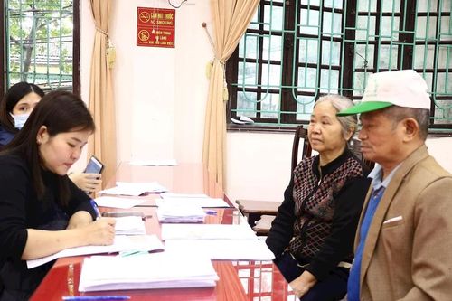 Hà Nội đề xuất chi gần 19 tỷ đồng hỗ trợ phí giao dịch ngân hàng cho đối tượng an sinh xã hội