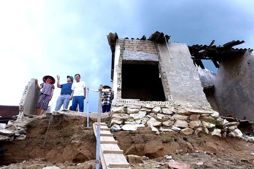 Người dân miền núi Nghệ An bất an vì sạt lở đất