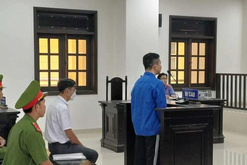 Nguyên phó giám đốc chi nhánh văn phòng đăng ký đất đai lãnh án tù