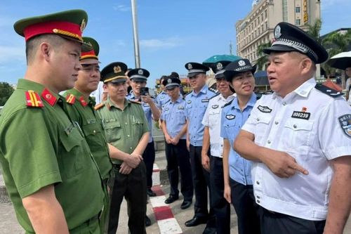 Bàn giao đối tượng truy nã đặc biệt nguy hiểm cho Công an Trung Quốc