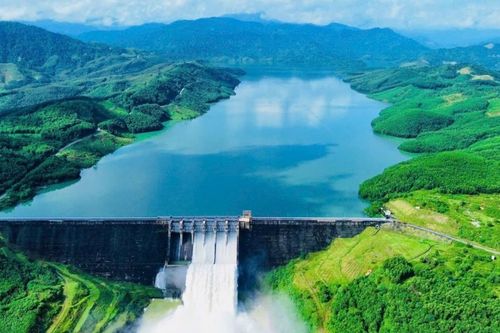 Nhiều hồ thủy điện hạ mực nước vận hành để ứng phó bão số 10