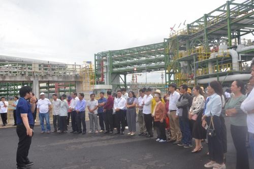 TP HCM: 100 cư dân xã Long Sơn tham quan Tổ hợp hóa dầu hơn 5 tỷ USD
