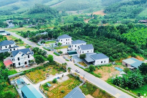 Tỉnh duy nhất nào của Việt Nam giáp với 7 địa phương?