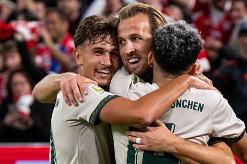 Harry Kane vượt Ronaldo, Bayern Munich thắng 4 sao