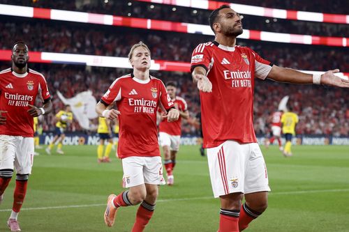 Mourinho giúp Benfica vượt qua ác mộng trên sân nhà