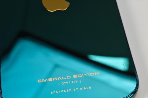 iPhone Air Aurora Emerald mạ vàng 24K ra mắt tại Việt Nam, giá gần 200 triệu