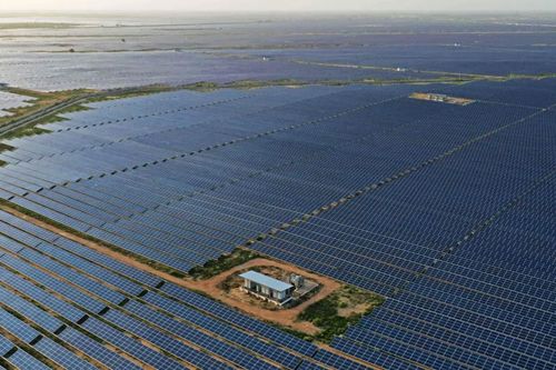 Nhà máy điện mặt trời khổng lồ ở sa mạc, triệu người hưởng lợi