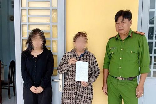Công an giải cứu hai cô gái chuẩn bị sang Campuchia làm 'việc nhẹ, lương cao'