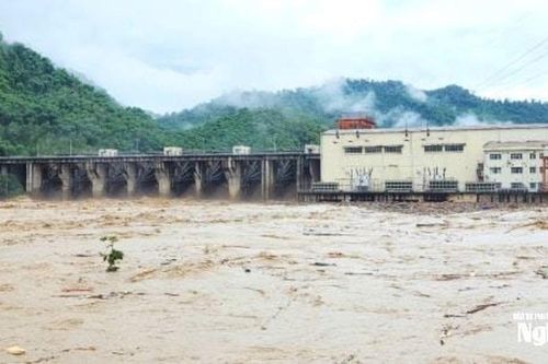 Nghệ An tiếp tục xả nước hồ chứa thủy điện Khe Bố, xã Tam Quang