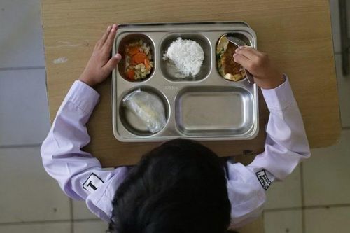 Indonesia thừa nhận thiếu giám sát trong chương trình bữa ăn miễn phí