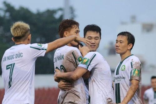 Ngỡ ngàng màn trình diễn tệ của đội Công Phượng trước Đại học Văn Hiến