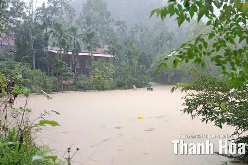 Mưa lớn gây cô lập cục bộ một số thôn của xã Vạn Xuân