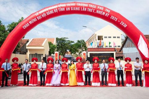 Khánh thành Trường Trung học cơ sở Phú Thọ chào mừng Đại hội Đảng bộ tỉnh An Giang