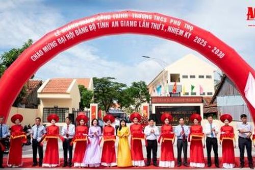 Khánh thành Trường Trung học cơ sở Phú Thọ chào mừng Đại hội Đảng bộ tỉnh An Giang