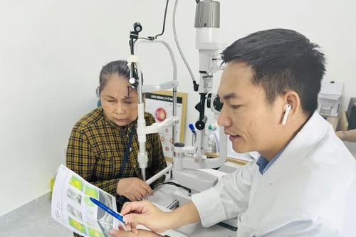 Mắt sáng rõ sau phẫu thuật phaco