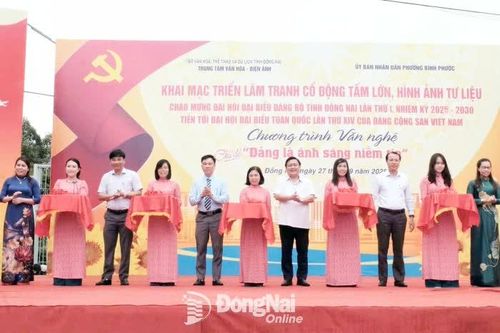 CHÀO MỪNG ĐẠI HỘI ĐẠI BIỂU ĐẢNG BỘ TỈNH ĐỒNG NAI LẦN THỨ I, NHIỆM KỲ 2025-2030 Khai mạc triển lãm tranh cổ động, ảnh tư liệu chào mừng Đại hội Đảng bộ tỉnh Đồng Nai