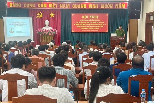 Công an phường Quy Nhơn phổ biến pháp luật cho hơn 150 cơ sở kinh doanh có điều kiện