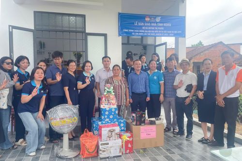 Xã Tân Định: Bàn giao nhà tình nghĩa cho phụ nữ có hoàn cảnh khó khăn