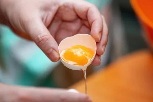 Có nên cho trứng vào ngăn đá để tách lòng đỏ dễ dàng hơn không?