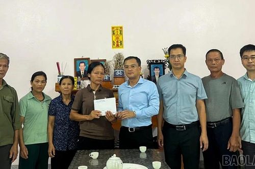 Thăm hỏi gia đình cháu bé tử vong do đuối nước tại xã Trịnh Tường