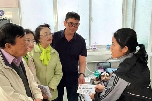 Người hết lòng với công tác nhân đạo, từ thiện