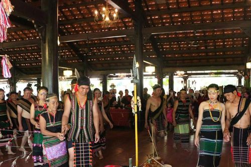 Nét duyên từ trang phục truyền thống các dân tộc
