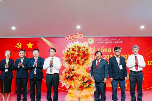 Trường Đại học Phan Thiết đón gần 900 tân sinh viên năm học mới